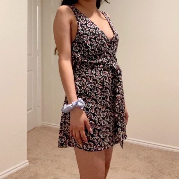 Express VNeck Black White Pink Floral Print Romper - Picture 2 of 4